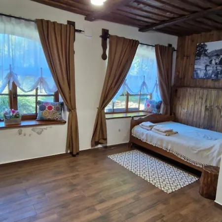 West Troya Agroturismo Vinogradov