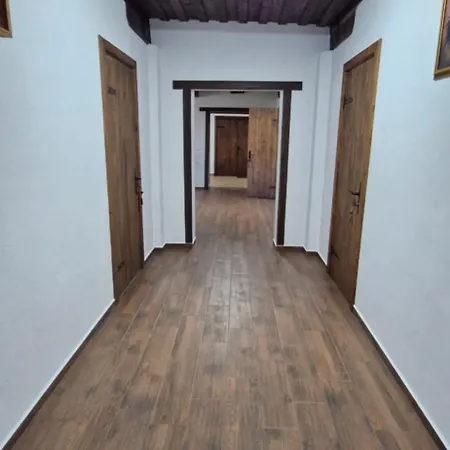 West Troya Nagyszőlős